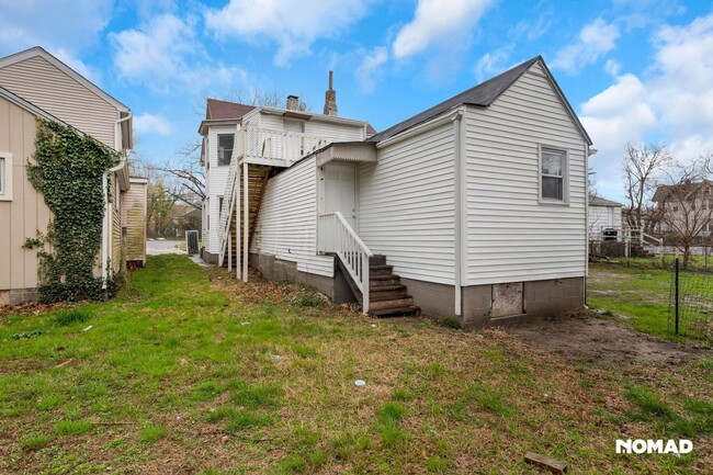 Building Photo - Charming 1BR Duplex in Salem