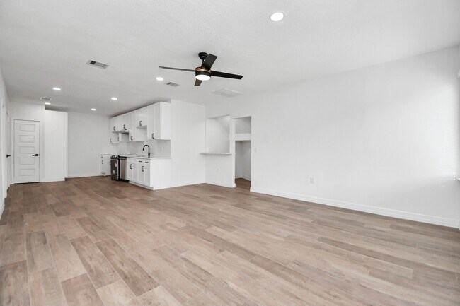 Building Photo - 2812 Truxillo St