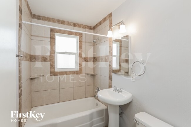 Building Photo - 1357 W Sells Dr