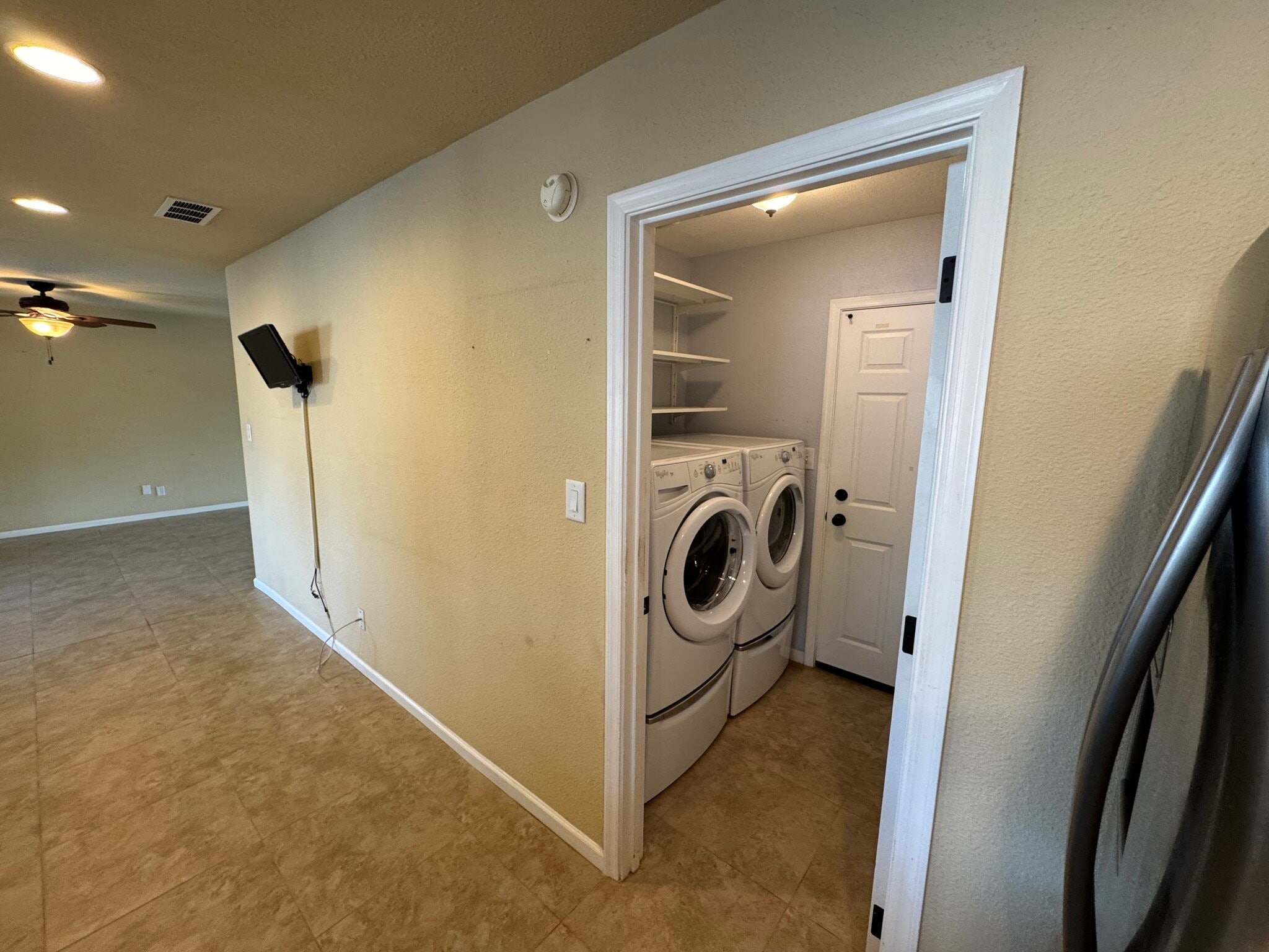 Building Photo - 2058 E Fremont Dr