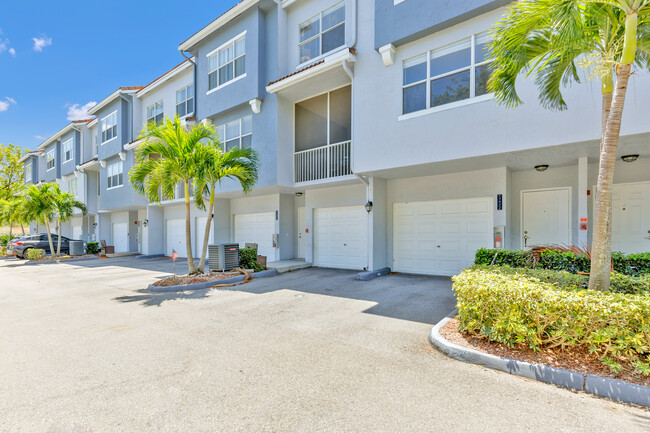 Spacious Townhomes in Coral Springs, FL - Windsor Castle - Townhomes