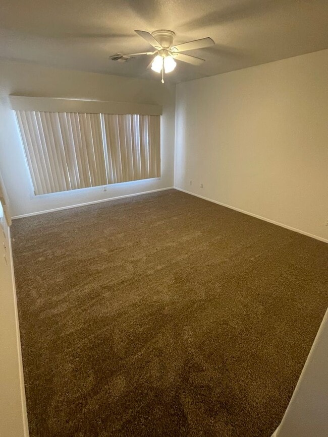Building Photo - Beautiful 3 Bedroom/2.5 Bathroom Home Loca...