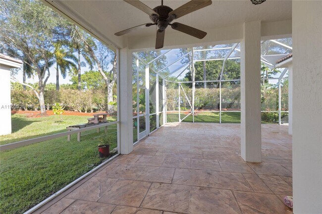 Building Photo - 949 Tanglewood Cir