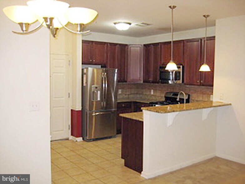 Building Photo - 350 W Elm St