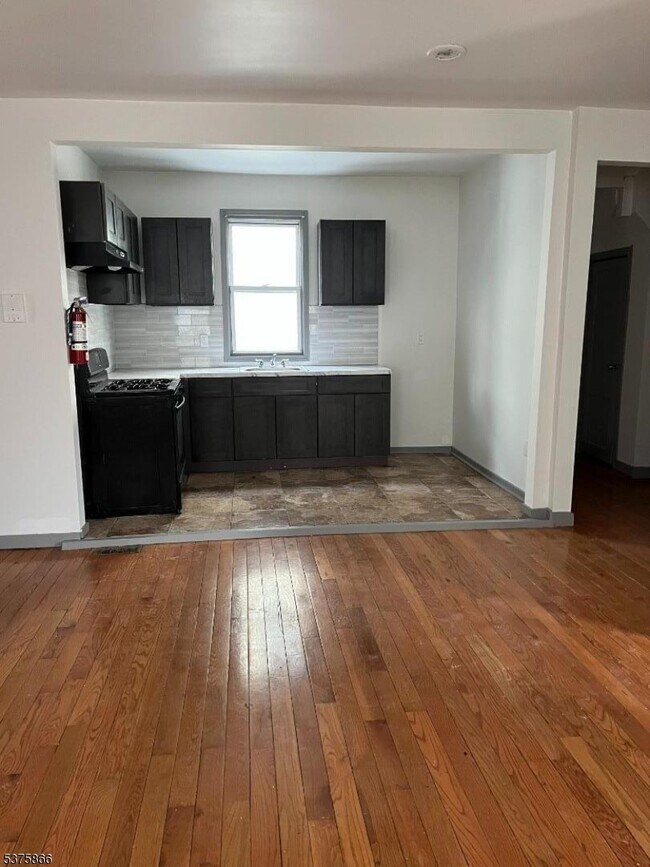 Building Photo - 253 Clinton Pl