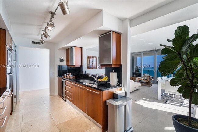 Building Photo - 1331 Brickell Bay Dr