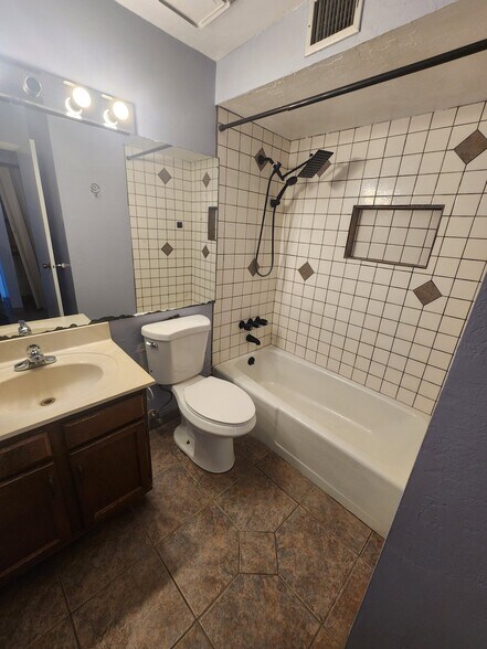 Building Photo - 7025 E 39th Pl