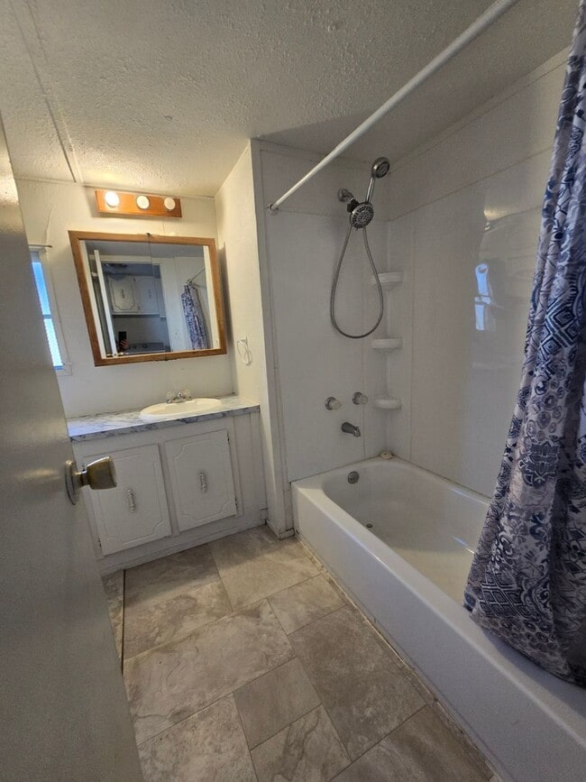 Building Photo - 2 Bed, 2 Bath 1 Office Space Trailer House
