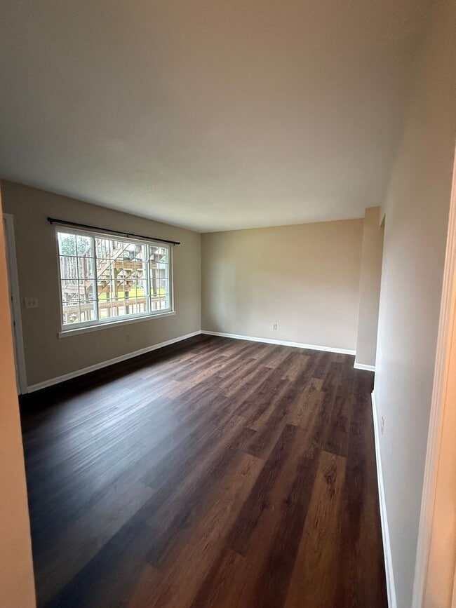 Building Photo - 205 Glenwood Ln