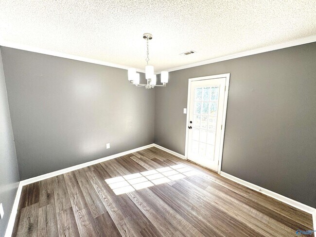 Building Photo - 103 Whisperwood Ln