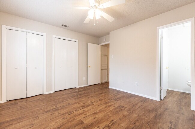 Building Photo - 323 W William Cannon Dr