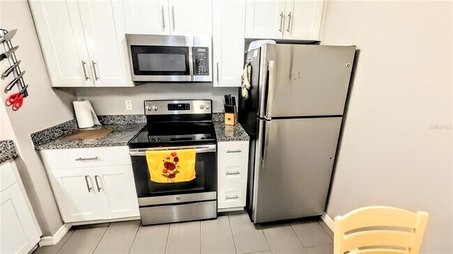 Building Photo - 850 S Tamiami Trl