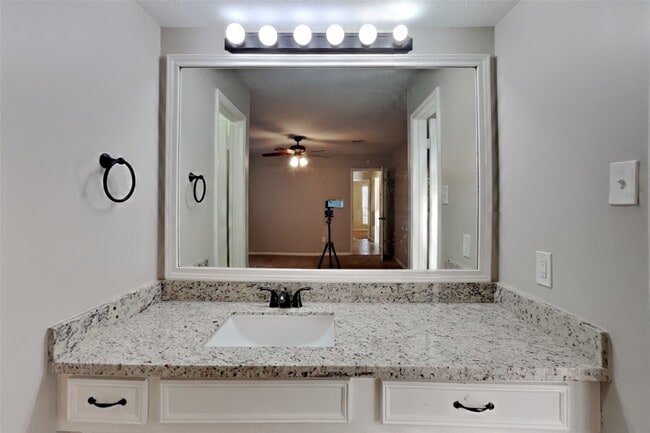 Building Photo - 22135 N Fork Dr