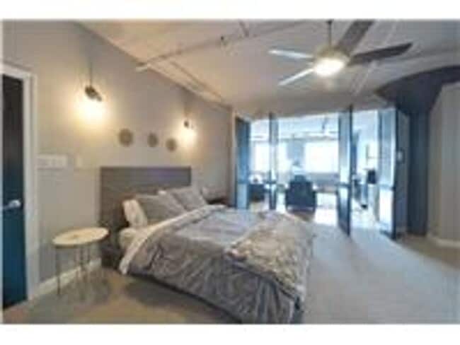 Building Photo - 4901 Washington Boulevard 4B