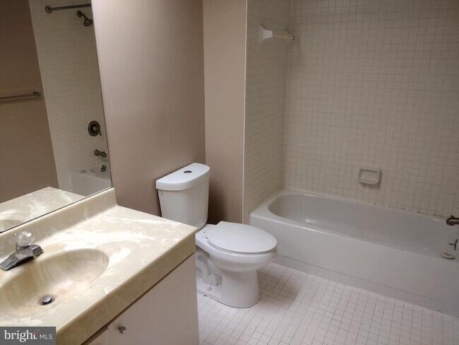 Building Photo - 4550 N Park Ave