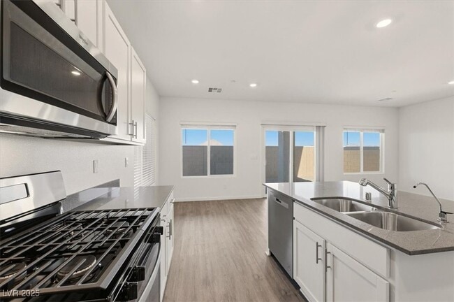 Building Photo - 502 Red Lovebird Ave