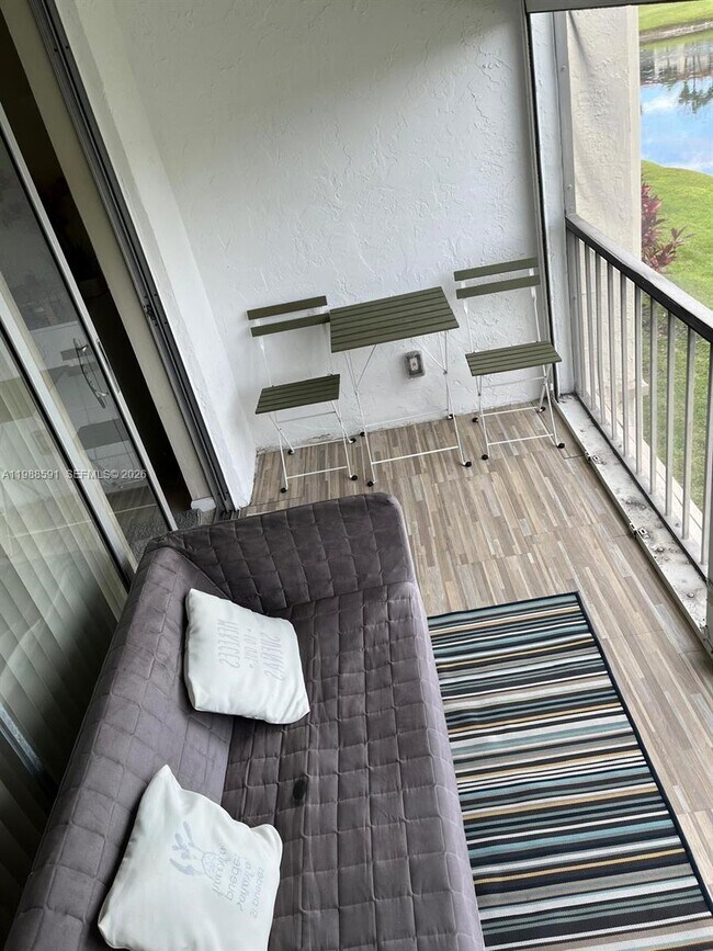 Building Photo - 361 S Hollybrook Dr