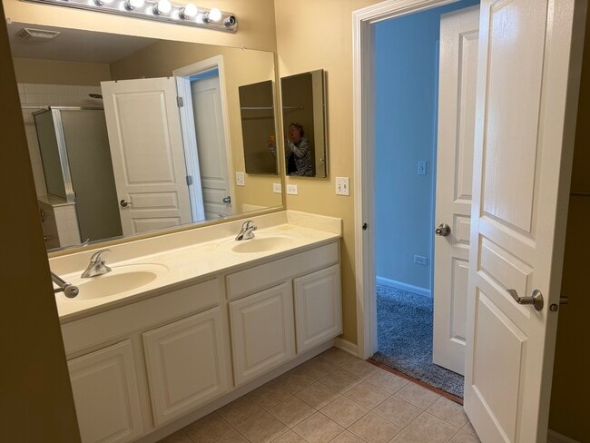 Building Photo - 2617 Kendall Crossing