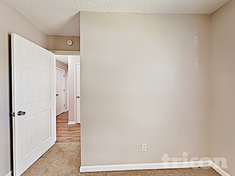 Building Photo - 3041 Old House Cir