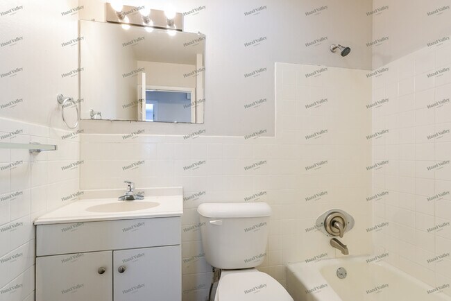 Building Photo - 760 Sherwood Dr