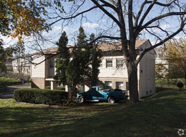 Building Photo - 424 Madison St