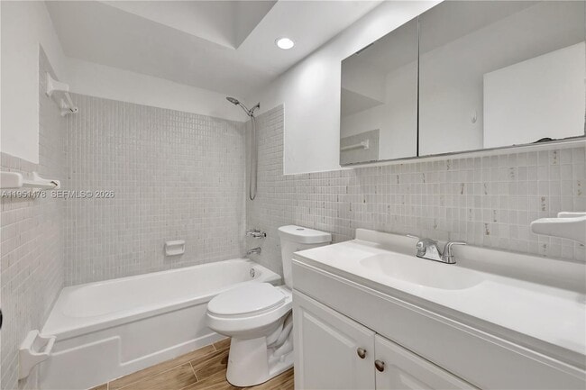 Building Photo - 1939 Jefferson St