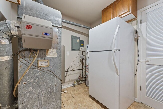 Building Photo - Updated 2-Story Home in Desirable Deerpath Subdivision - Available Immediately.