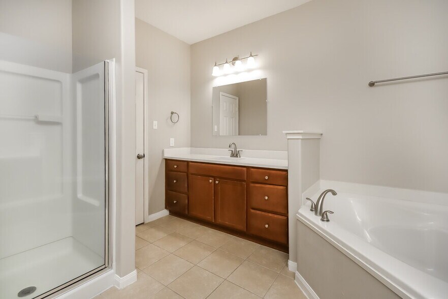 Building Photo - 10296 Stone Gate Dr