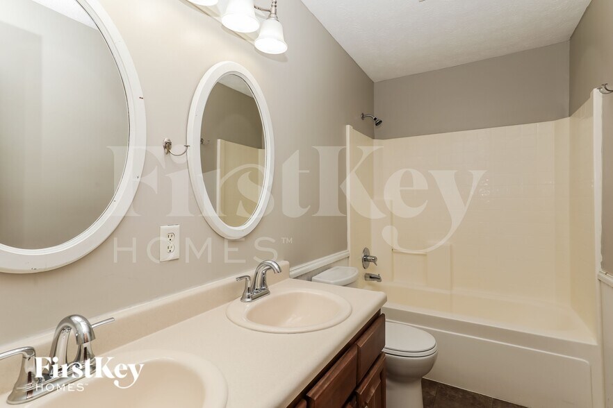 Building Photo - 10087 Palmaire Pl