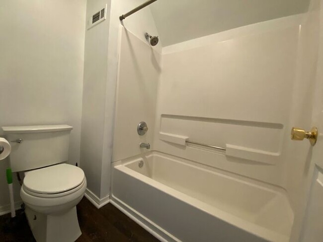 Building Photo - Now Available - 2 Bed 2 Bath House in Brit...