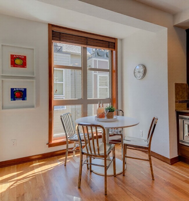 Building Photo - 722 Nob Hill Ave N