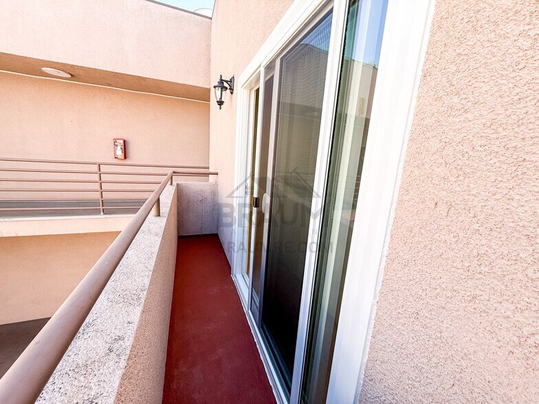 Building Photo - 11459 Collins St