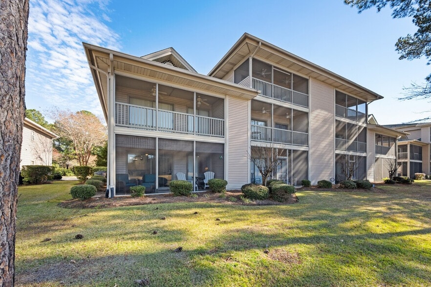 Building Photo - 568 Pinehurst Ln