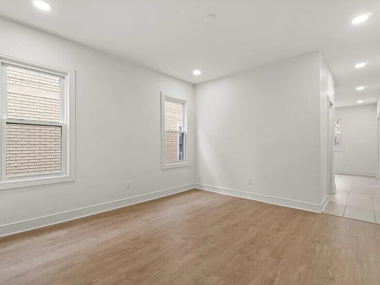 Building Photo - 99 Russell St