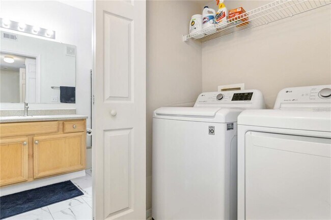 Building Photo - 1050 Villagio Cir