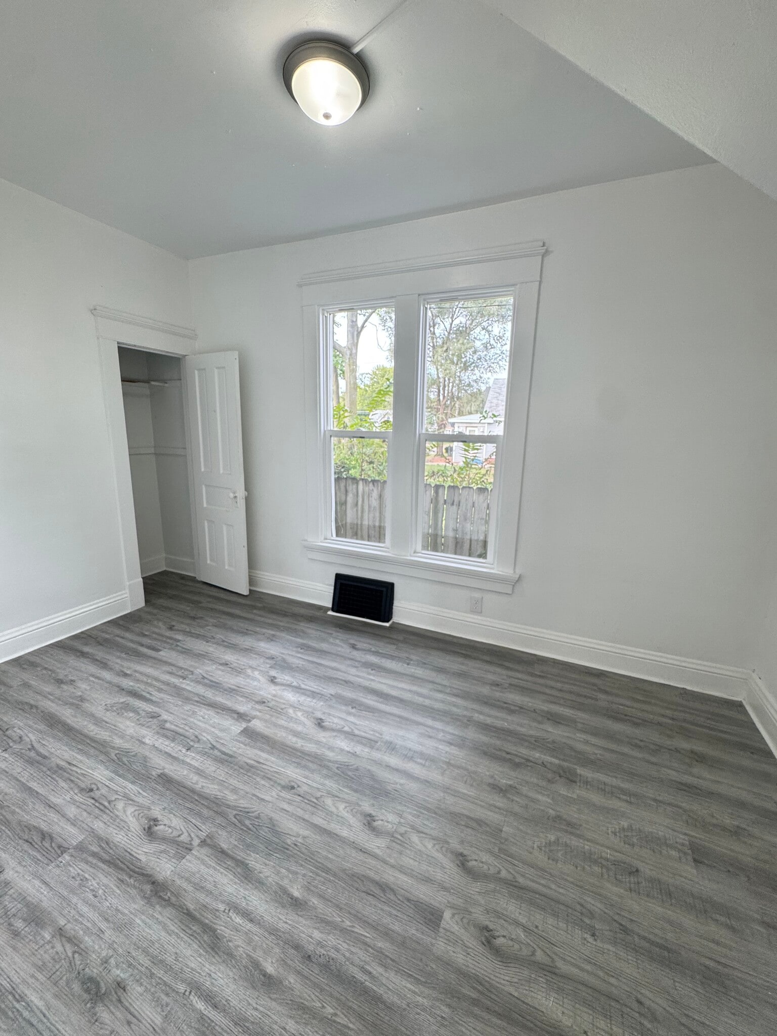Building Photo - 619 13th Ave
