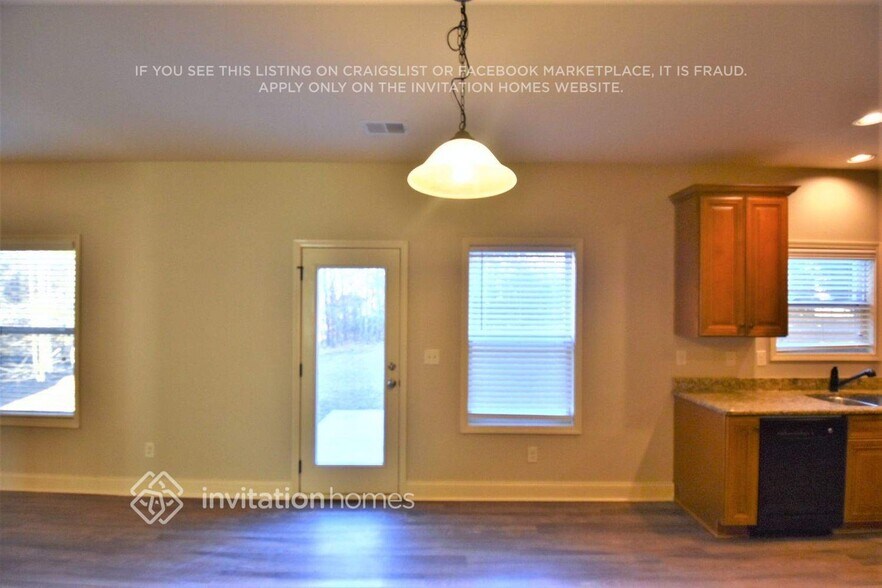 Building Photo - 948 Pine Ln