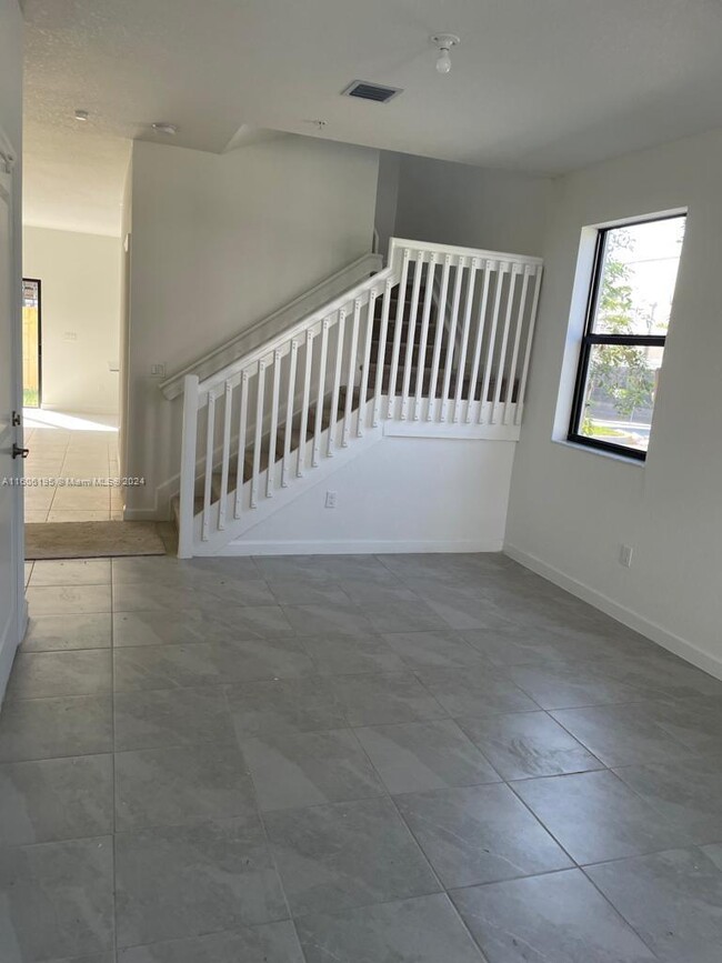 Building Photo - 212 SW 159th Terrace