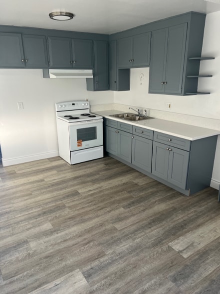 Building Photo - 750 W Bonita Ave