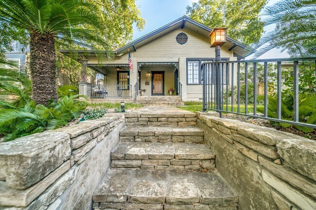 Building Photo - BEAUTIFUL HOME IN BLUEBONNET HILLS, ALAMO HEIGHTS