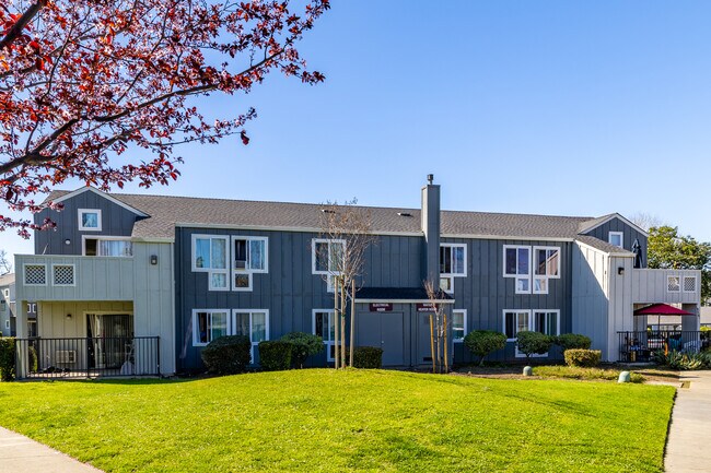 Building Photo - Villa Monterey Apartments