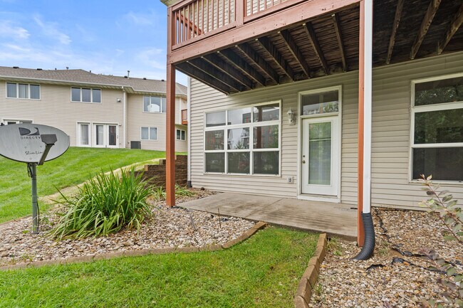 Building Photo - 13 Redtail Ct