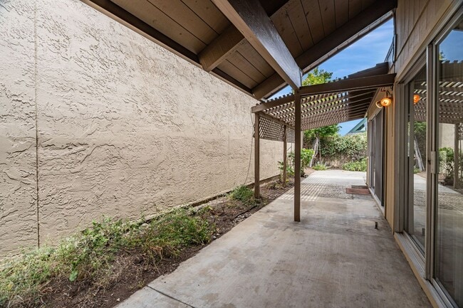 Building Photo - 2 Bedroom, 2 Bath Home with Bonus Room