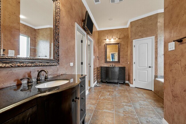 Building Photo - 7030 Flagstone Cir