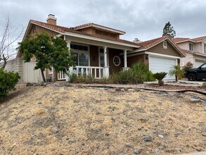 Building Photo - Beautiful home with fenced in backyard!