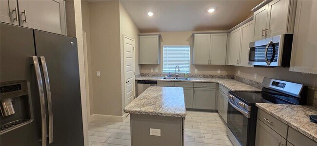 Building Photo - 3107 NE 46th Ave