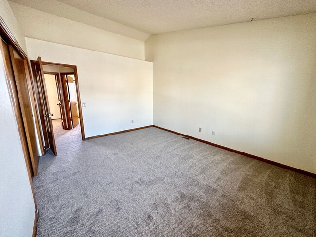 Building Photo - 4218 Goldenridge Way