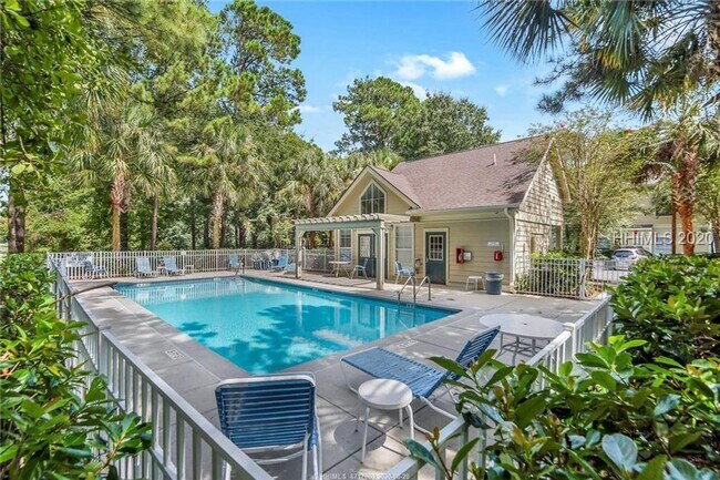 Building Photo - 2 BR / 2 BA @ The Legends
