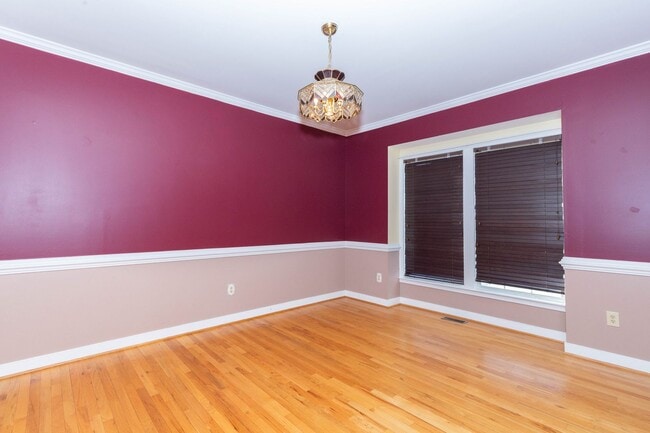 Building Photo - 4 bed, 3.5 bath Single Family Home in Charles Town, WV