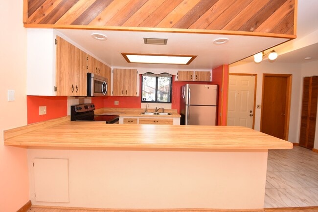 Building Photo - Lovely, 2 bedroom townhome in the Villages...